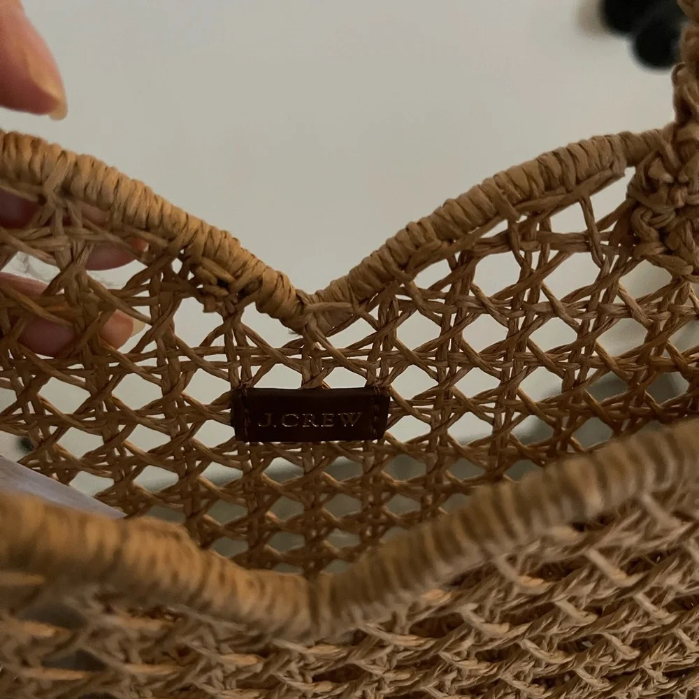 Chic Woven Heart Shoulder Bag in Tan - Picture 2 of 3